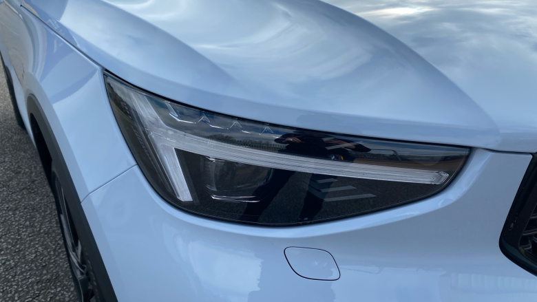 Volvo XC40 2.0 B4P Ultra Dark 5dr Auto Petrol Estate